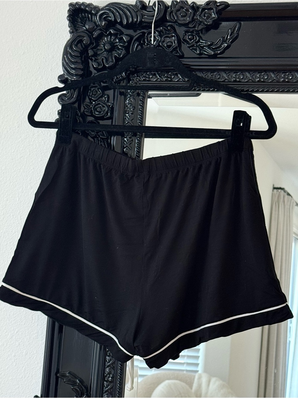 Gap | Women’s Black SoftMade Modal Pajama Lounge Shorts - Picture 4 of 5